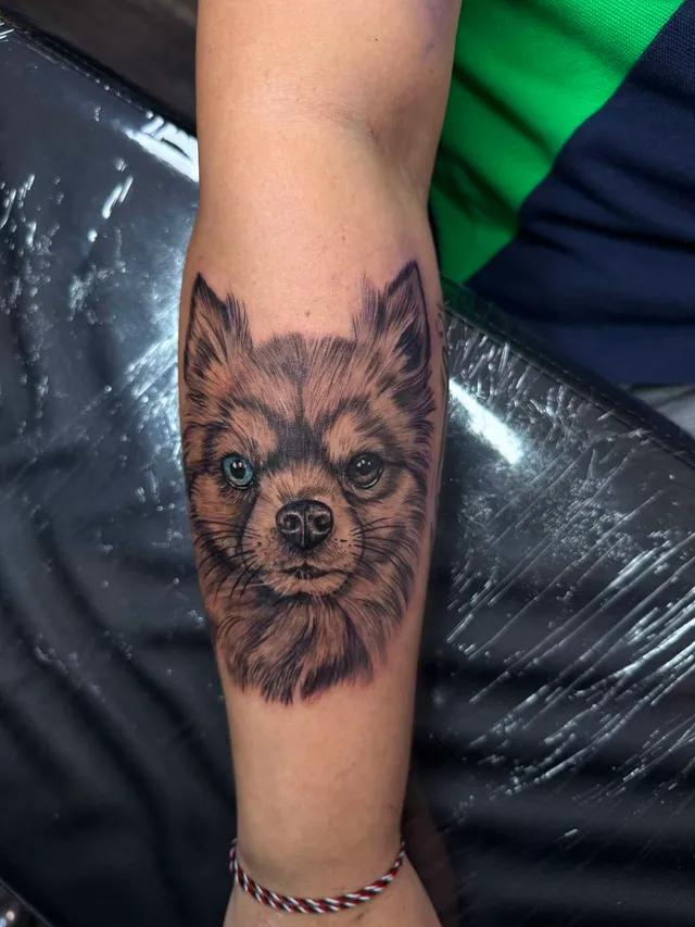 Realistische hondenportrettattoo door Gerardo